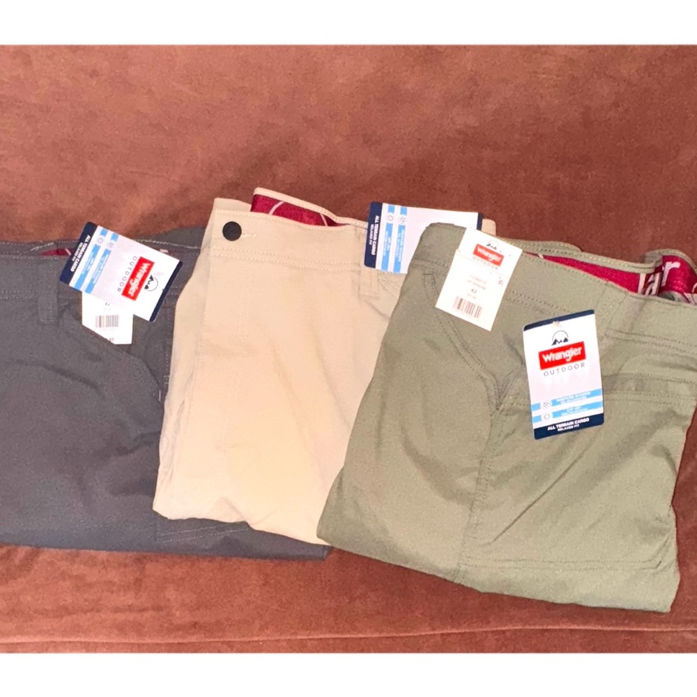 3 COUNT Wrangler Men Performance Zip Cargo Shorts Smoke Gray, Beige, Olive Green